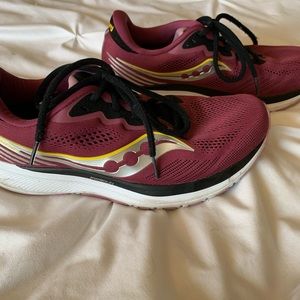 Saucony Shoes size 9.5